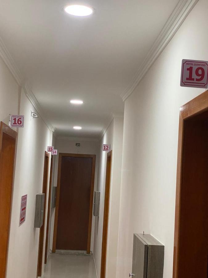 Hotel Quintino - Metro Se -Localizado No Coracao De Sao Paulo Proximo Ao Bras E 25 De Marco Com Estacionamento No Local Gratis ภายนอก รูปภาพ A typical corridor in a residence hall